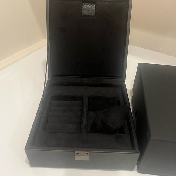 Elegant‎ Black Jewelry Box